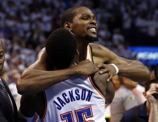 2个篮板中 2个篮板中