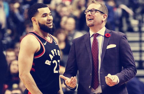 在中场休息 在中场休息